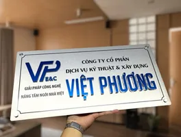 bảng hiệu công ty inox trắng xước chữ nổi 3D sơn màu thương hiệu xanh dương bố cục 2 cột tổng thể văn phòng