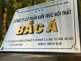 bảng hiệu công ty inox trắng xước nền bạc chữ nổi vàng xước 3D ngoài trời tổng thể