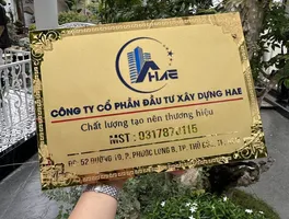 bảng hiệu công ty inox vàng gương khắc CNC logo màu hoa văn cổ điển tổng thể ngoài trời