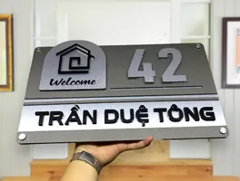 Bảng số nhà inox 304 xước bạc chữ nổi 3D họa tiết ngôi nhà chữ Welcome trên nền xám titanium