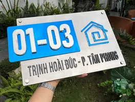 Bảng số nhà inox 3D chữ nổi nền xanh gương họa tiết ngôi nhà cao cấp