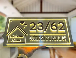 Bảng số nhà inox đèn LED vàng warm phát sáng chữ nổi 3D Welcome Home hiện đại nhìn mặt trước