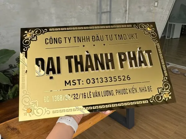 Bảng hiệu công ty inox vàng gương hoa văn cổ điển bảng hiệu công ty inox vàng gương chữ nổi hoa văn trang trí cổ điển