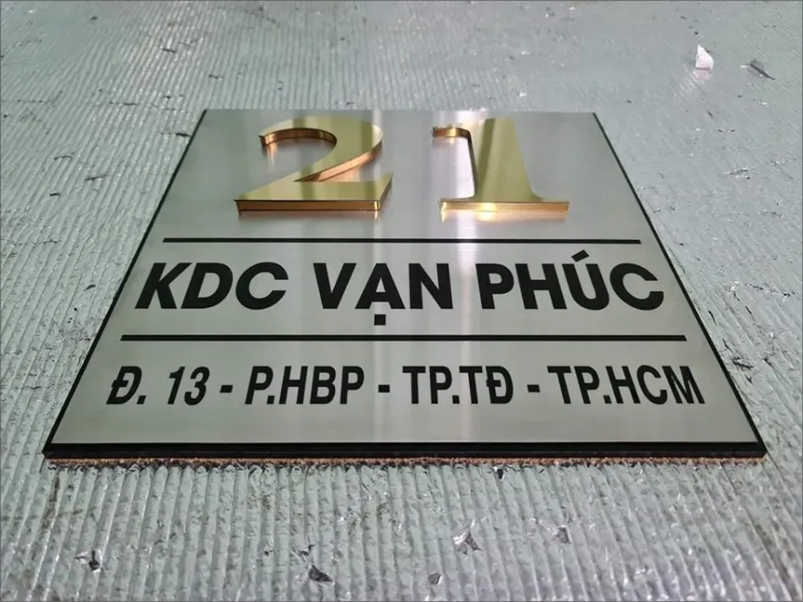 Bảng Số Nhà Chữ Nổi 3D Inox Trắng Xước Bảng số nhà 92 inox trắng xước, chữ số vàng nổi 3D, KDC Vạn Phúc