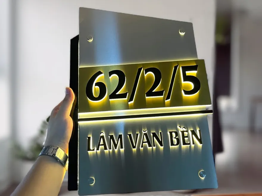 Bảng Số Nhà Inox Đèn LED Backlight Hiện Đại Bảng số nhà 62/2/5 inox đen có đèn LED backlight phát sáng vàng, tên đường Lâm Văn Bên