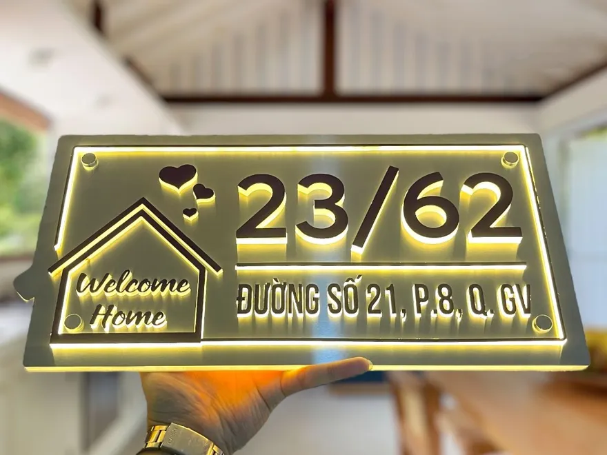Bảng Số Nhà LED Backlight Welcome Home Hiện Đại Bảng số nhà 23/62 inox đen có đèn LED backlight vàng, icon Welcome Home, địa chỉ đường số 21 P.8 Q.GV