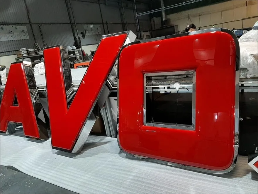 Gia công chữ nổi inox đèn led tại xưởng quảng cáo