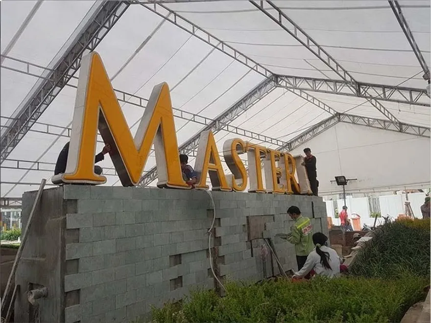 Thi công bảng hiệu ngoài trời tại công trình