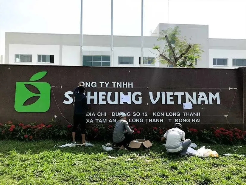 Thi công biển hiệu inox ngoài trời