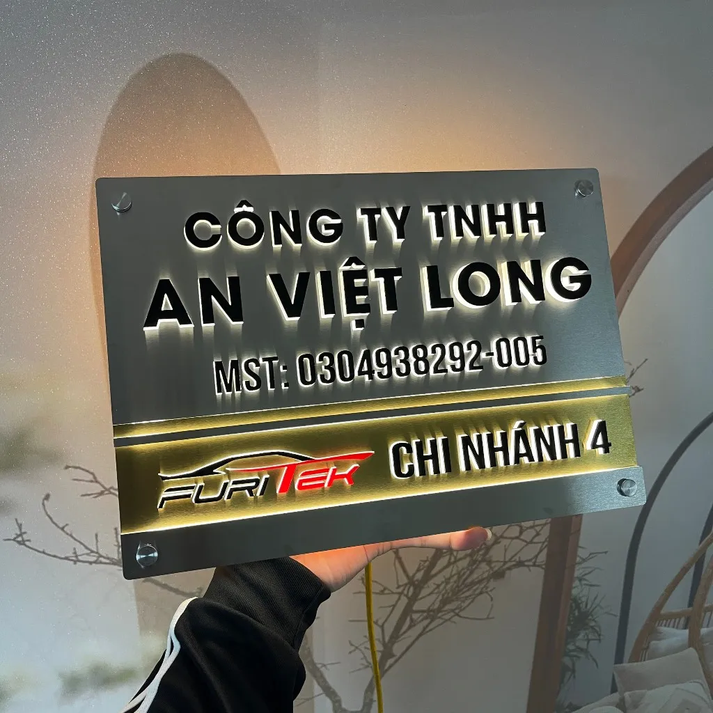 Bảng hiệu công ty inox đèn LED phát sáng ban đêm – hiệu ứng halo bảng hiệu công ty inox đèn LED phát sáng ban đêm hiệu ứng halo hắc sáng