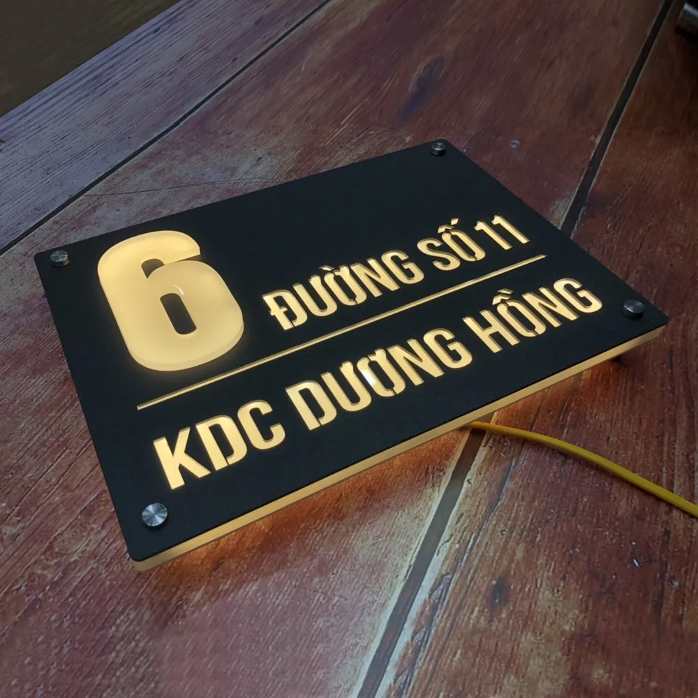 Bảng số nhà 3D mica hút LED vàng ấm nền đen matte chữ CNC xuyên sáng góc nghiêng