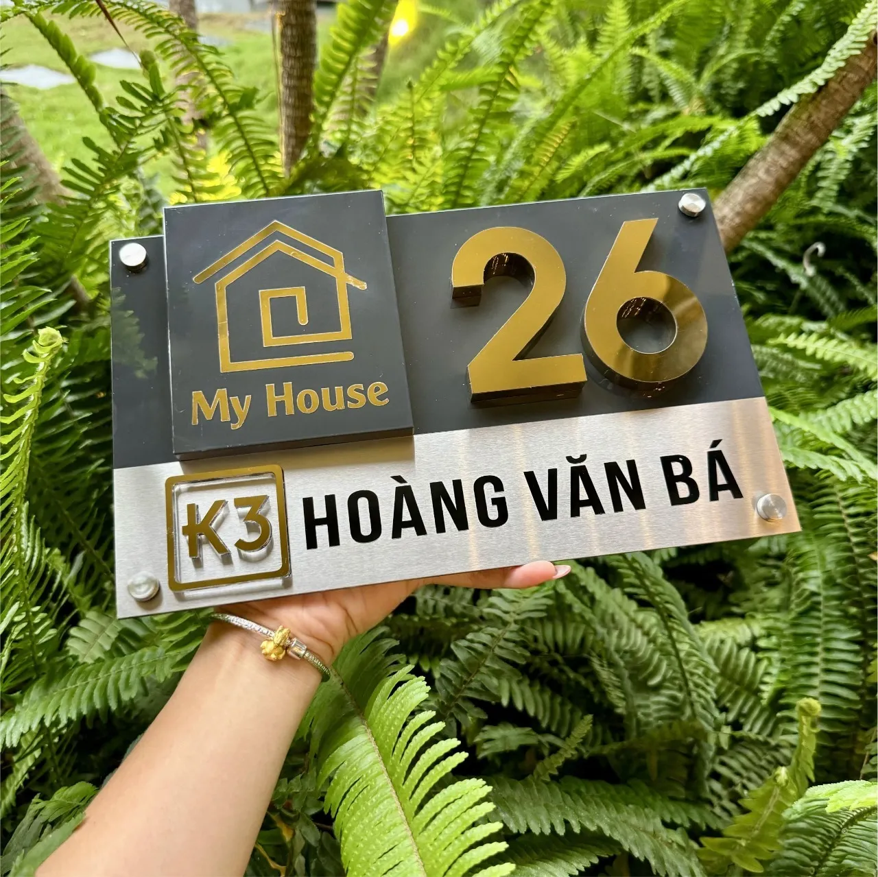 Bảng số nhà inox 3D chữ vàng gương nền đen ba tầng họa tiết My House cao cấp Bảng Hiệu Vàng