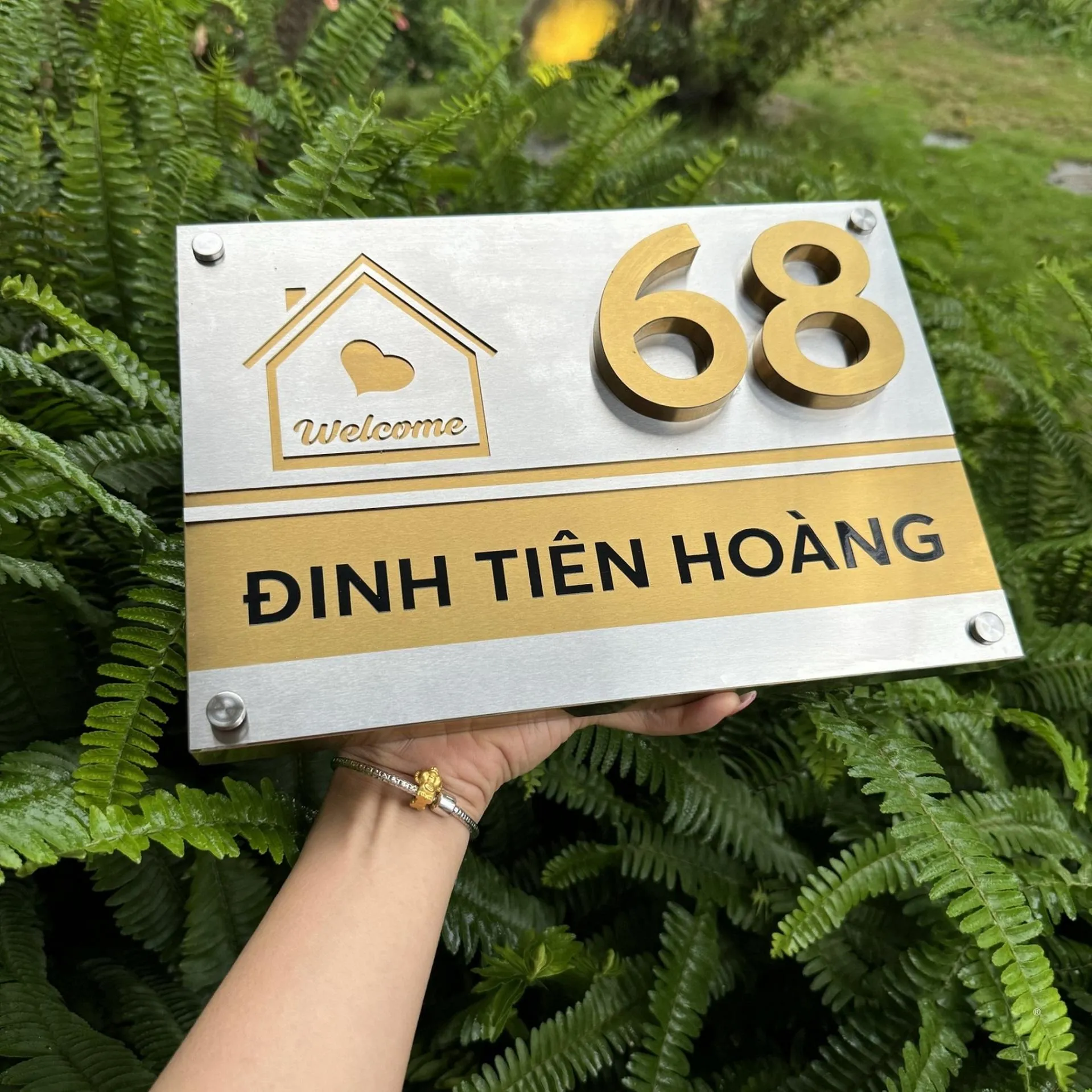 Bảng số nhà inox bạc vàng chữ nổi 3D icon welcome hiện đại nhìn thẳng mặt trước