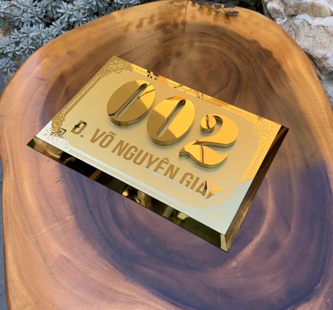 Ý nghĩa phong thủy bảng số nhà inox vàng – họa tiết rồng phượng Á Đông thu hút tài lộc vượng khí