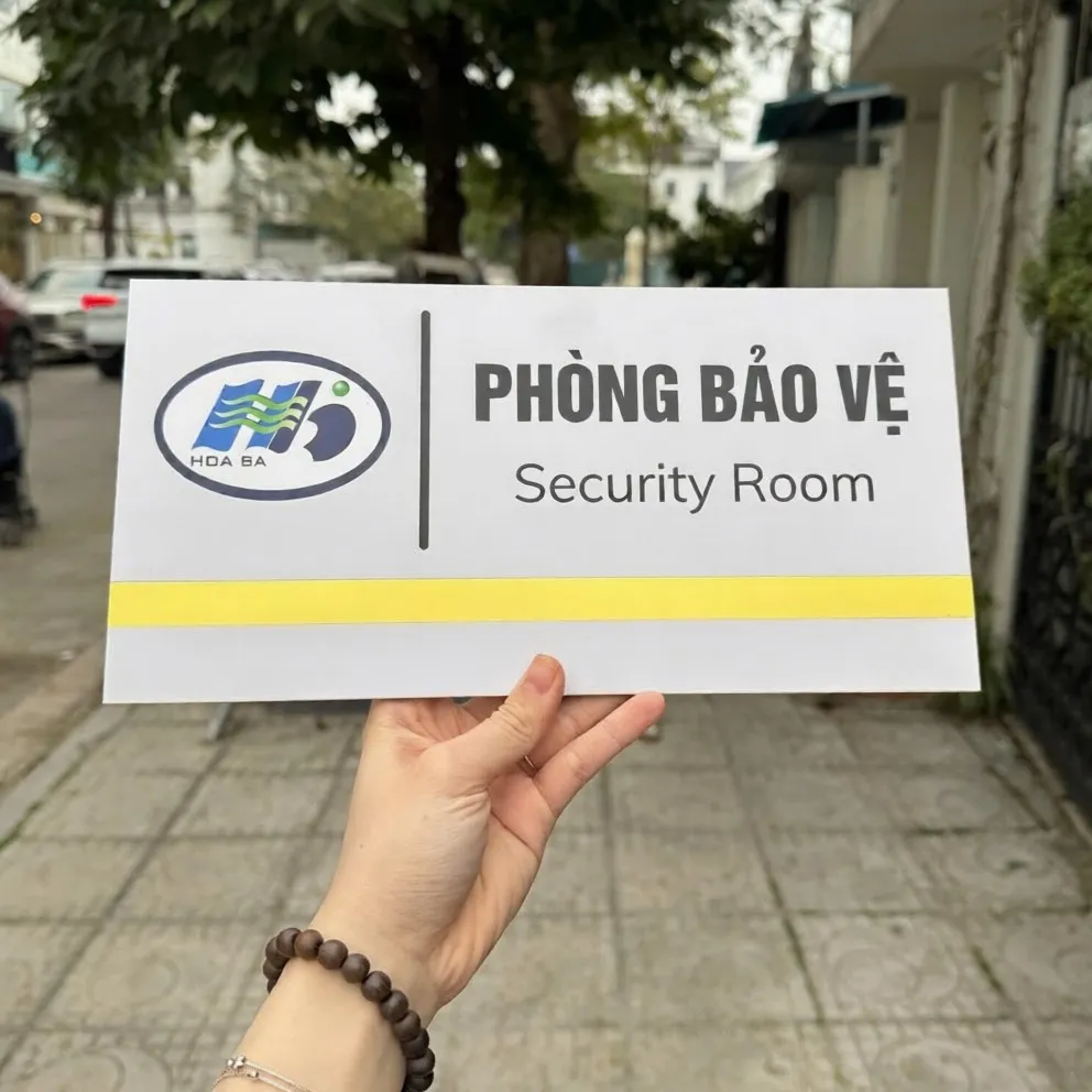 Bảng tên phòng Bảo Vệ inox 304 tích hợp logo doanh nghiệp Bảng tên Phòng Bảo Vệ Security Room có logo công ty và dải màu vàng