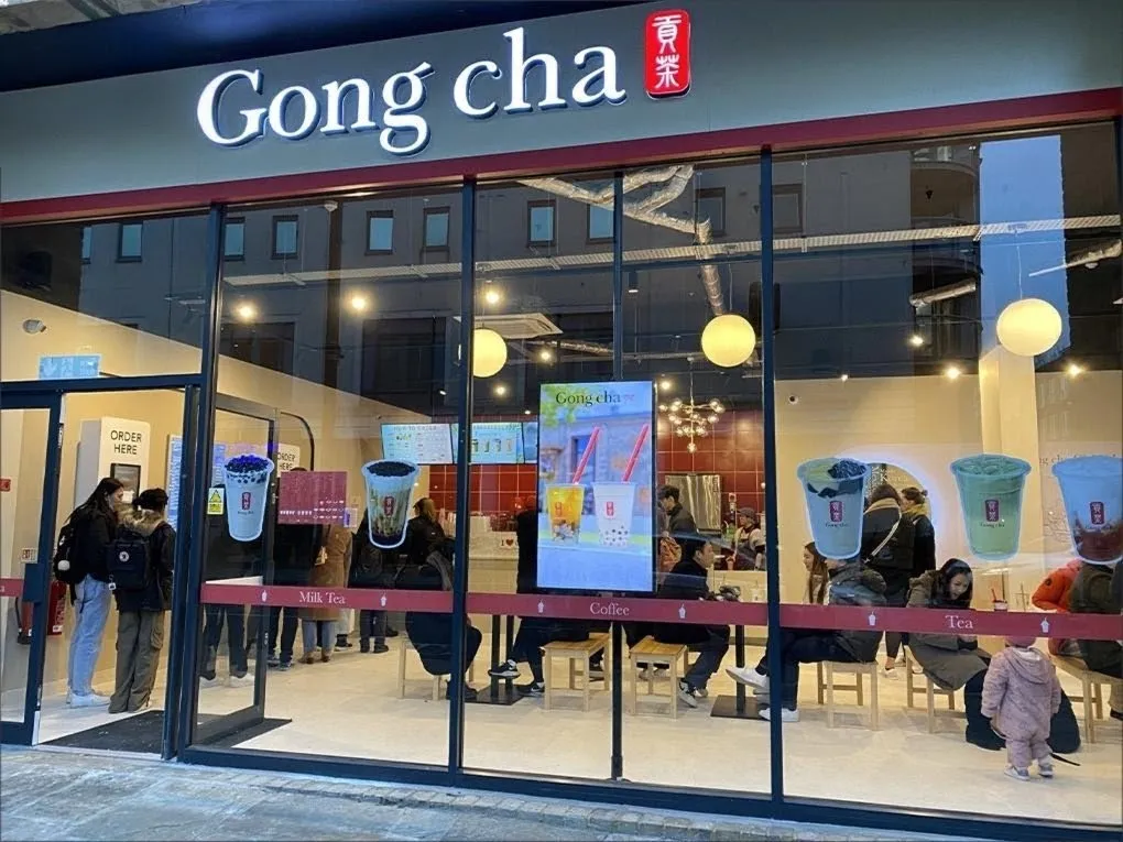 Công trình bảng hiệu Gong Cha sau khi hoàn thiện Công trình bảng hiệu Gong Cha đã thi công với chữ nổi inox và hộp đèn quảng cáo
