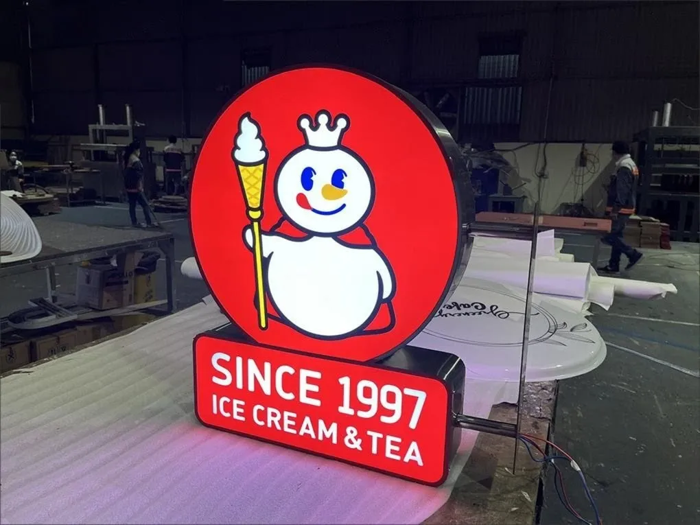 Hộp Đèn Tròn Mixue Logo Người Tuyết - Kỹ Thuật Hàn Viền Âm Dương Hộp đèn tròn Mixue logo người tuyết viền inox trắng xước hông 110mm hàn âm dương led module