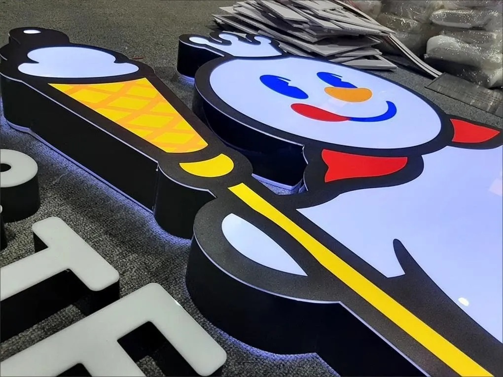 Logo Người Tuyết Mixue 3D Chi Tiết Logo mascot người tuyết Mixue 3D inox cắt laser với chi tiết sắc nét từng bộ phận
