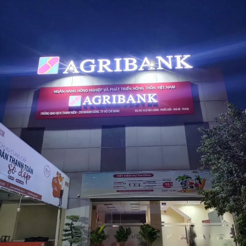 Biển Hiệu Agribank Chữ Nổi Trắng LED Sáng Ban Đêm Biển quảng cáo Agribank chữ nổi inox trắng LED backlit sáng đẹp ban đêm trên mái tòa nhà