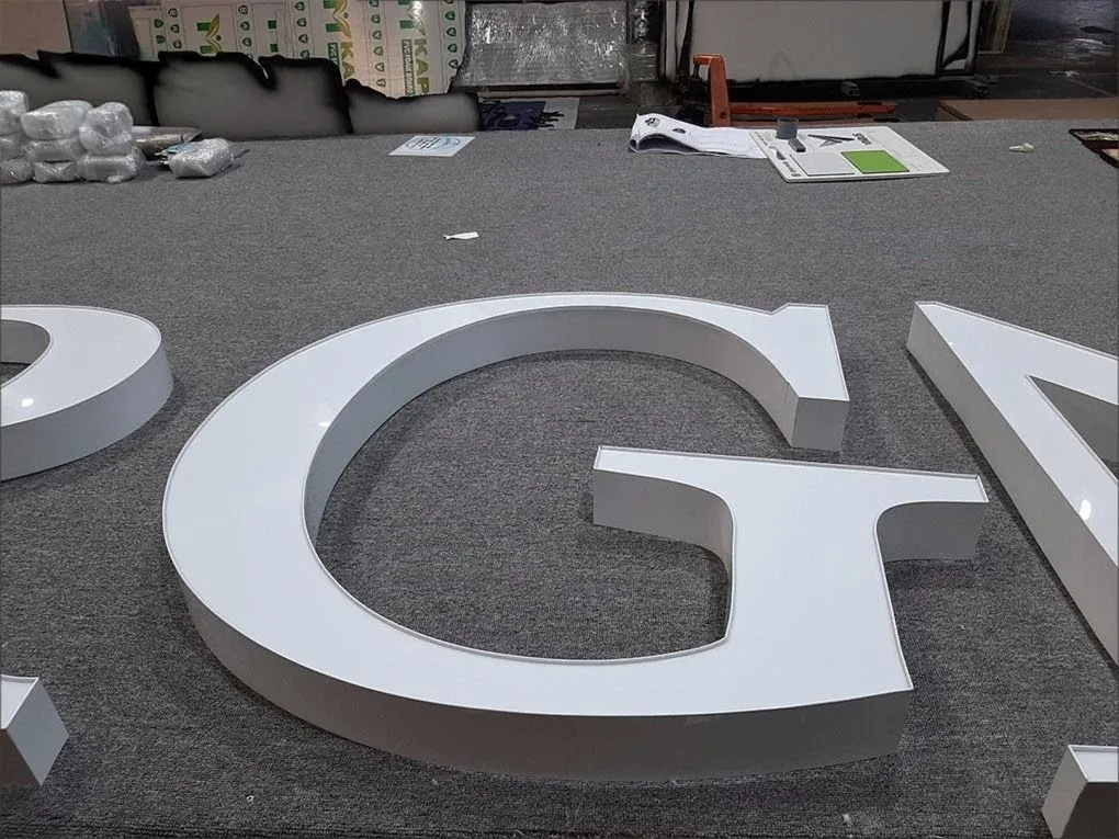 Chữ G Agribank Đơn Lẻ Inox Trắng Mặt Mica Chữ G Agribank đơn lẻ inox sơn trắng mặt mica trong suốt hoàn thiện