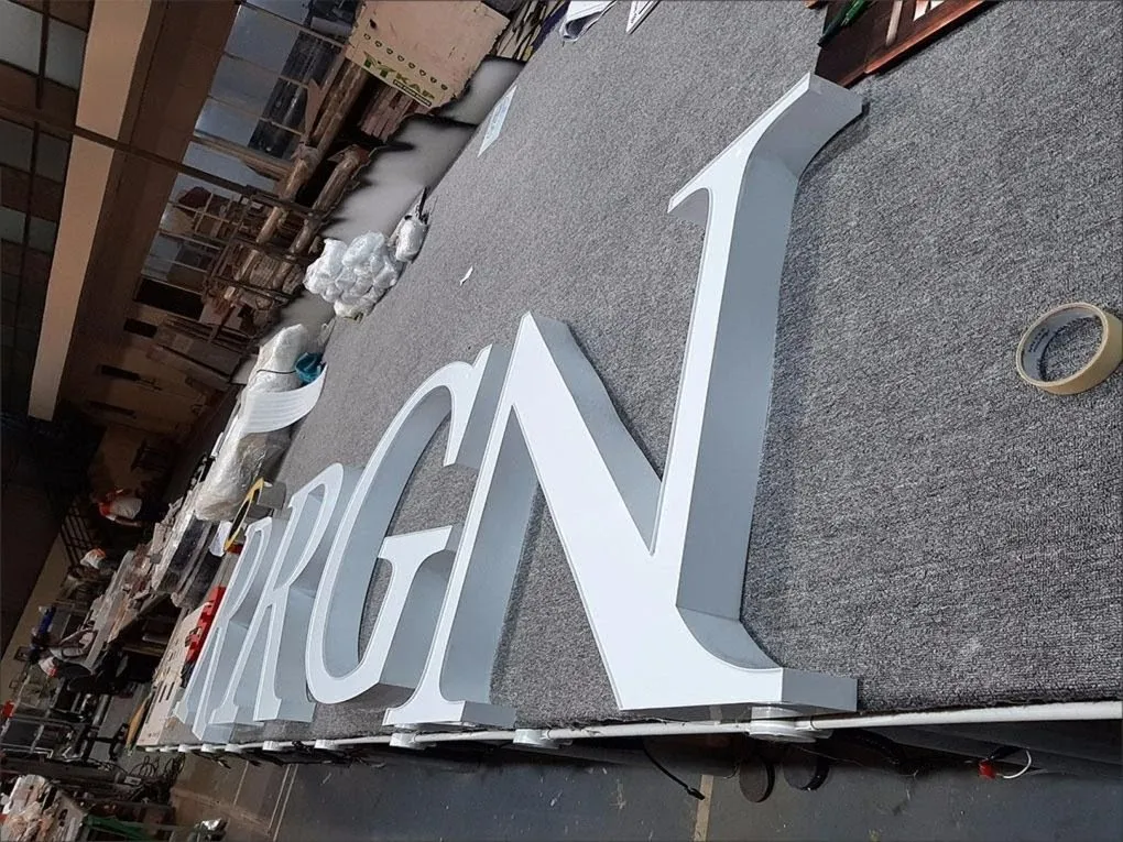 Chữ GN Agribank Kết Hợp Inox Trắng Mica Chữ GN Agribank kết hợp inox trắng mặt mica trong xưởng sản xuất