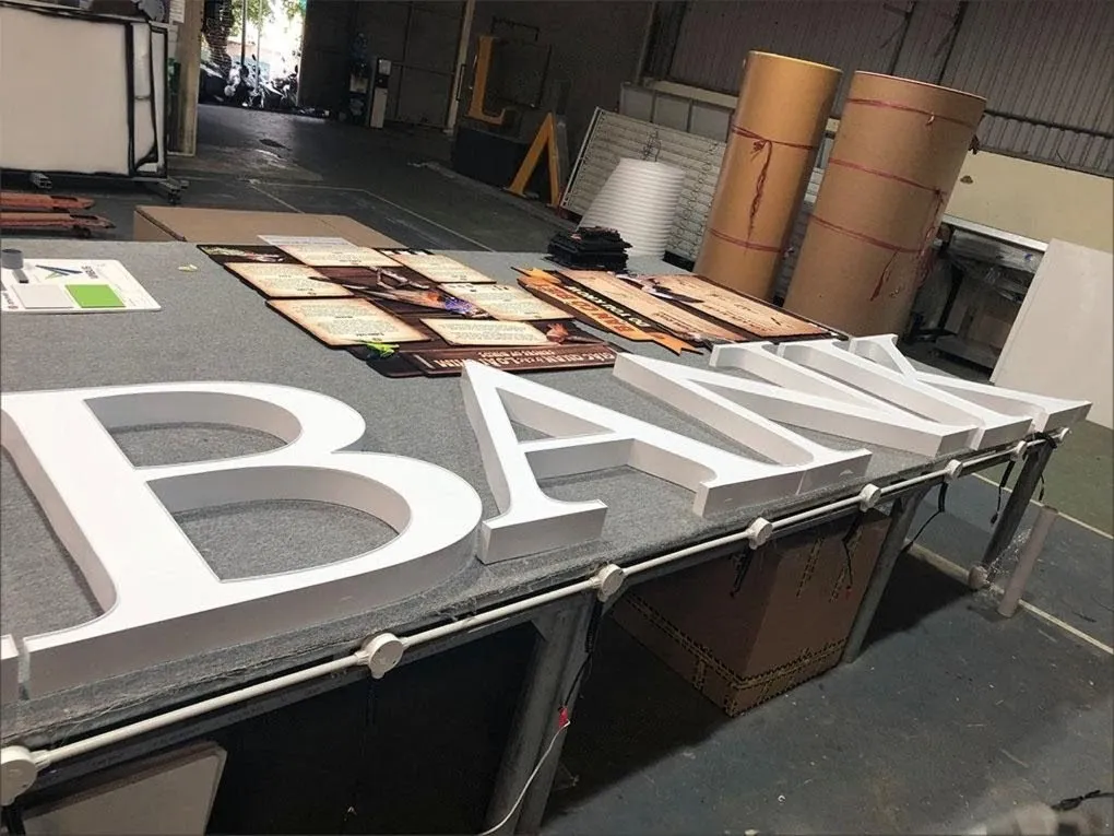 Chữ Nổi BANK Agribank Inox Trắng Mặt Mica Trong Xưởng Chữ nổi BANK Agribank inox 304 sơn trắng mặt mica trong đang sản xuất tại xưởng