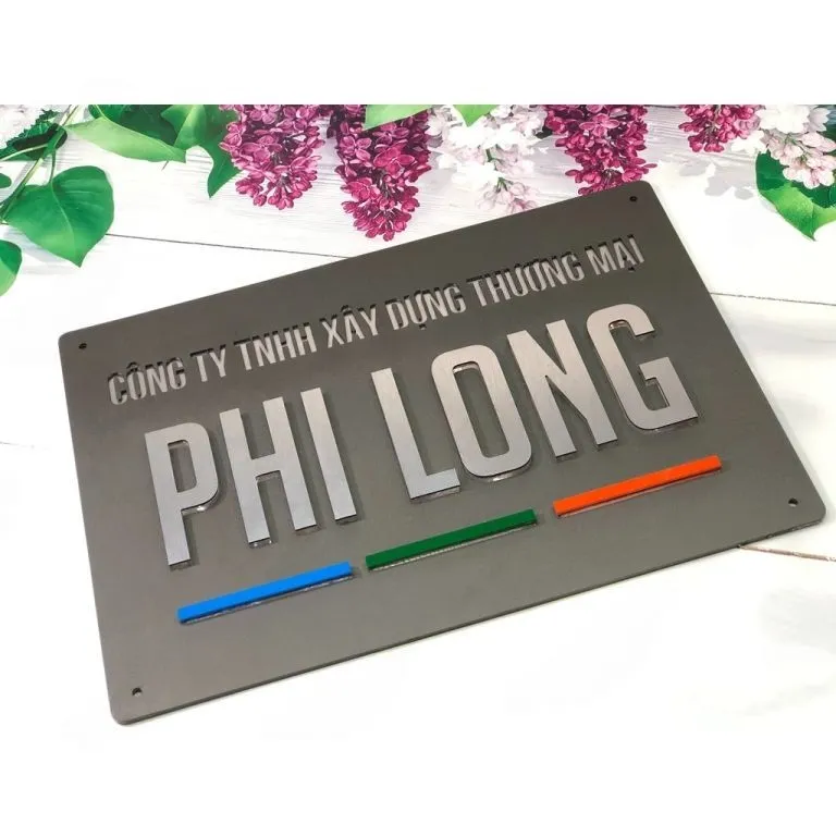 Phối cảnh thực tế bảng hiệu công ty inox xám mờ chữ nổi trắng xước – Bảng Hiệu Vàng Phối cảnh thực tế bảng hiệu công ty inox sơn tĩnh điện xám mờ, chữ nổi 3D inox trắng xước, thanh màu trang trí – nhìn từ xa toàn cảnh