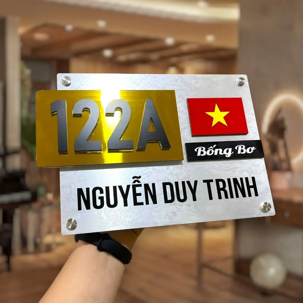 Bảng số nhà inox cờ đỏ sao vàng hoàn thiện thực tế – Bảng Hiệu Vàng Bảng số nhà inox 3D chữ nổi cờ đỏ sao vàng thực tế sau hoàn thiện – Bảng Hiệu Vàng