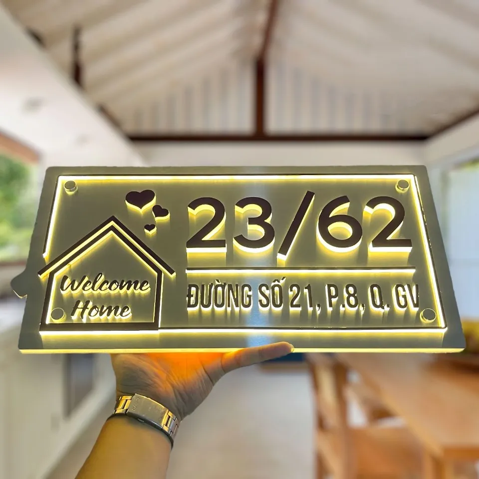 Bảng số nhà inox đèn LED vàng warm phát sáng chữ nổi 3D Welcome Home hiện đại nhìn mặt trước