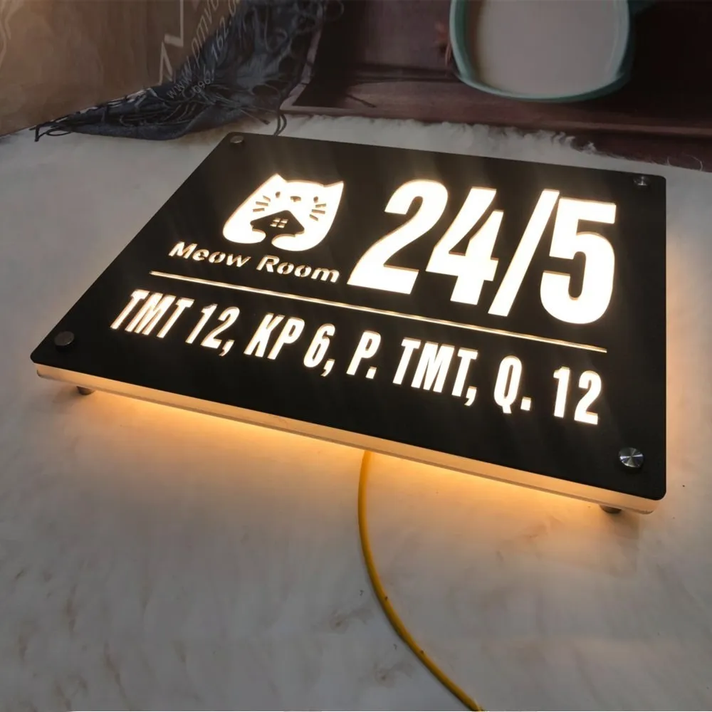 Bảng số nhà inox đen mờ cắt xuyên thấu LED vàng ấm góc cao nhìn xuống