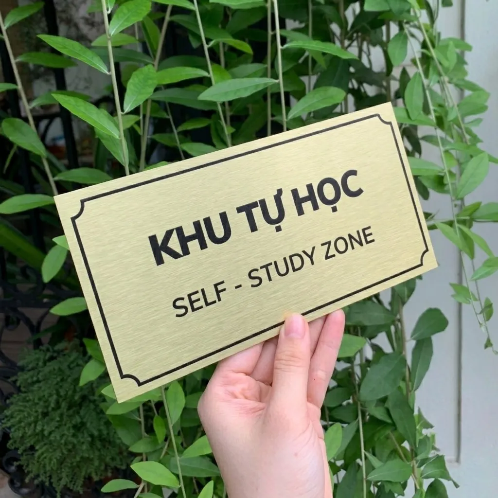 Bảng tên Khu Tự Học chất liệu inox vàng xước chụp góc nghiêng